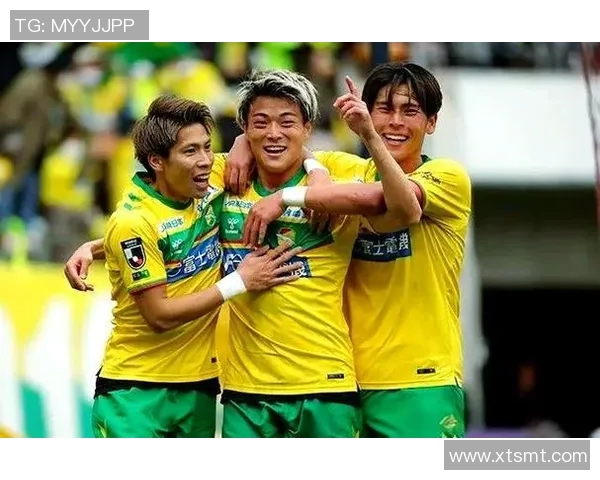 东京绿茵与千叶市的激烈对决展现足球魅力与团队精神的完美结合 东京绿茵与千叶市的激烈对决展现足球魅力与团队精神的完美结合