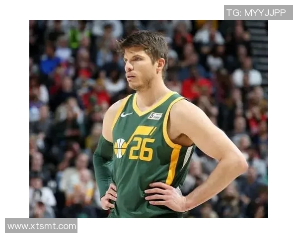 方硕在篮球赛场上的崛起与成长之路：从青涩新秀到球队核心的蜕变故事