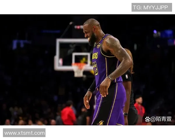 詹姆斯猛砍三双带队胜鹈鹕，湖人再显王者之风