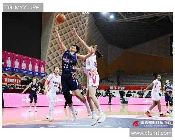 女篮解放军与新疆队激战正酣谁将赢得这场精彩对决的胜利