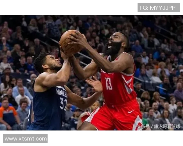 雄鹿与森林狼激战正酣NBA赛场精彩瞬间回顾与分析