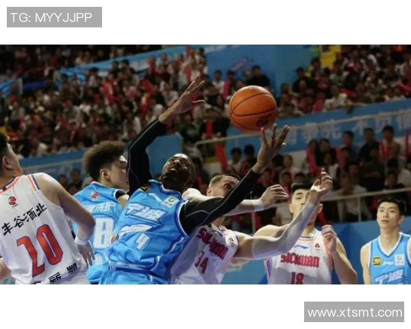 天津男篮与北控男篮激战正酣谁能在这场对决中笑到最后